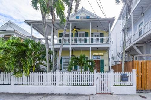 Curry House - Pool, King Bed & Balcony! Room 7 Inn in Key West