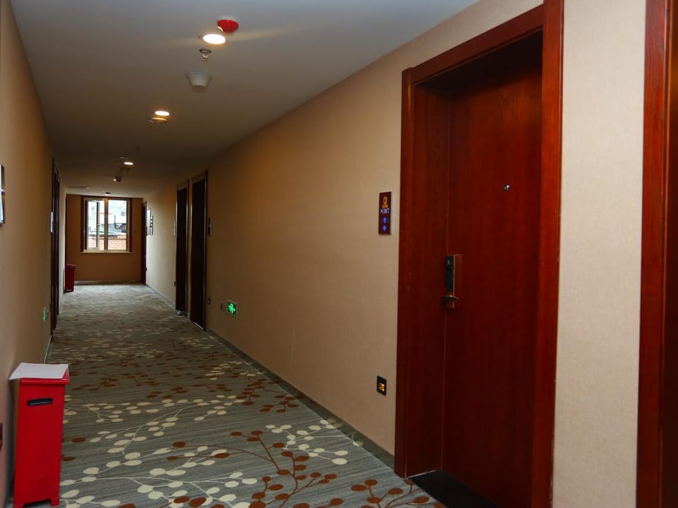 Super 8 Hotel Beijing Taoranting Metro Station East Branch Hotel in Beijing