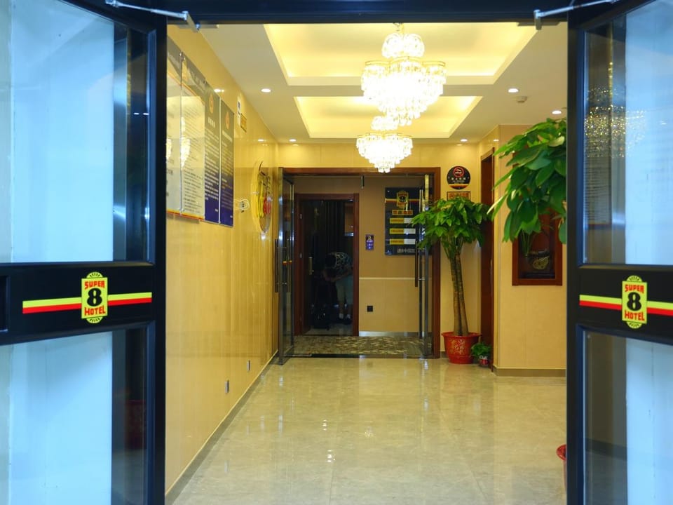 Super 8 Hotel Beijing Taoranting Metro Station East Branch Hotel in Beijing