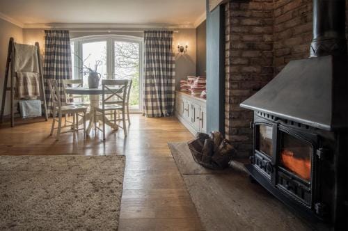 Highfield - 3 Bedroom Holiday Home - Llanmadoc Hotel in Wales