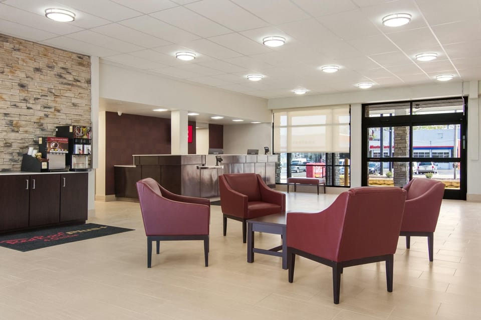 Red Roof PLUS+ & Suites Erie Hotel in Erie