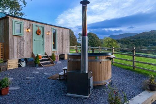Elephant View Shepherds Hut Lodge in Wales