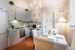 Casa Opera in Lucca with 2 bedrooms and 2 bathrooms Hotel in Capannori