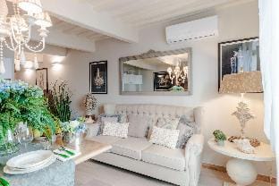 Casa Blanc in Lucca with 1 bedrooms and 1 bathrooms Hotel in Capannori