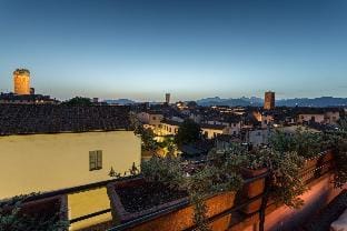 Casa Emy in Lucca with 3 bedrooms and 2 bathrooms Hotel in Capannori