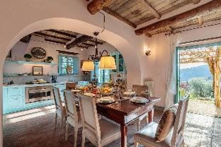 Villa Gufo in Lucca with 5 bedrooms and 4 bathrooms Hotel in Lucca