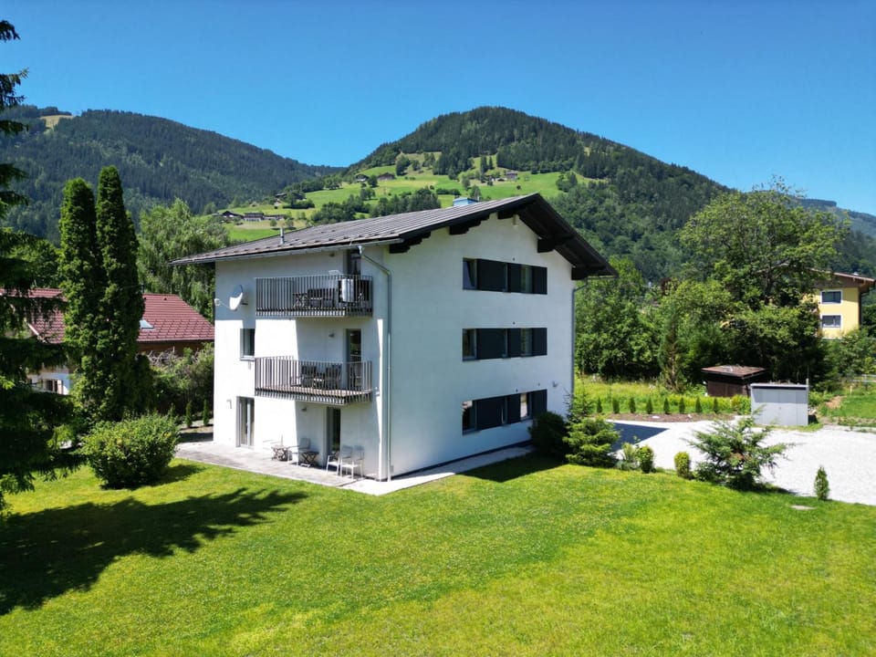 Apartmenthouse 5 Seasons - incl SUMMER CARD by All in One Apartments Hotel in Zell am See