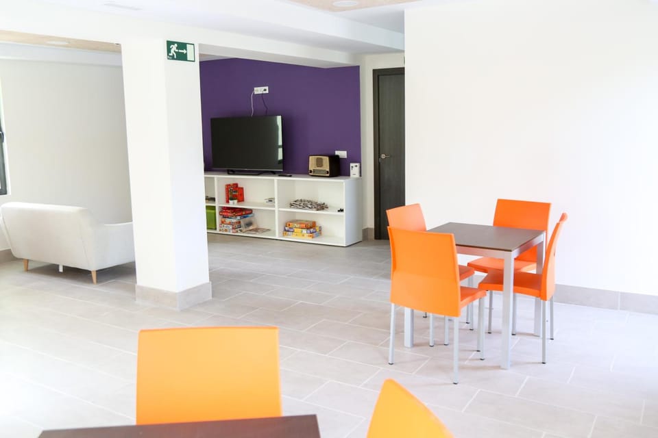 Shared lounge/TV area