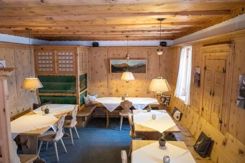 Hotel Engiadina Hotel in Canton of Grisons
