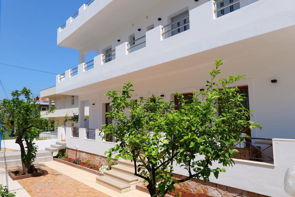 Lux Apartments Hotel in Ksamil