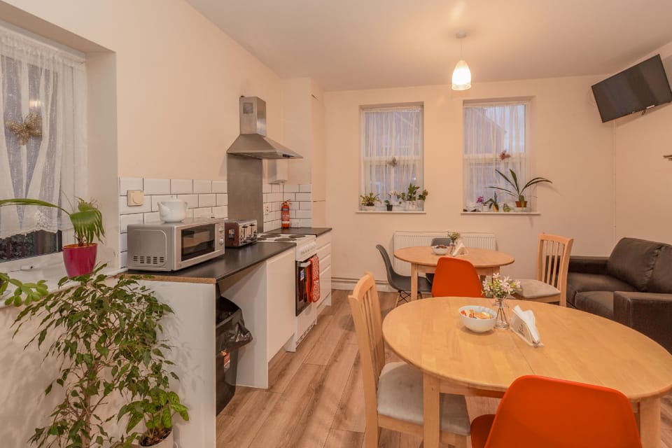 Ricky Road Guest House Hotel in Watford