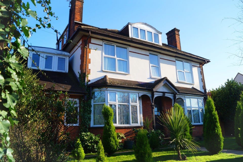 Ricky Road Guest House Hotel in Watford