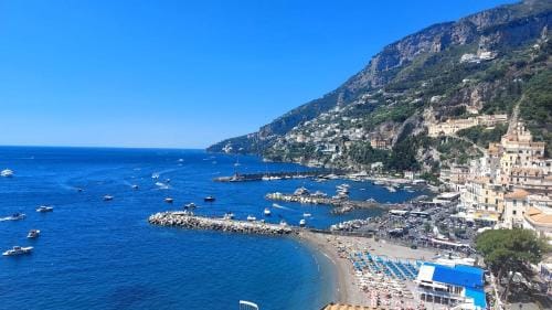 La stanza sul Porto di Amalfi camera piccina piccina con bagno privato e terrazzino vista mare Hotel in Amalfi