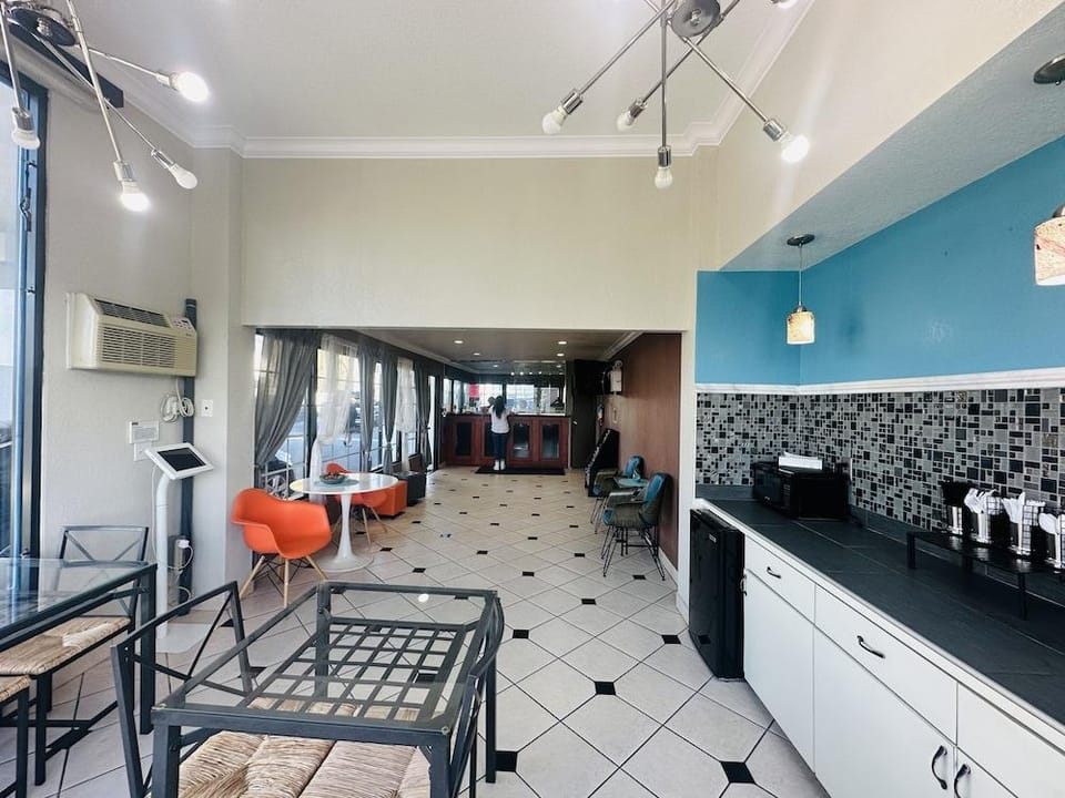 Casa Blanca Hotel & Suites Orange Hotel in Orange