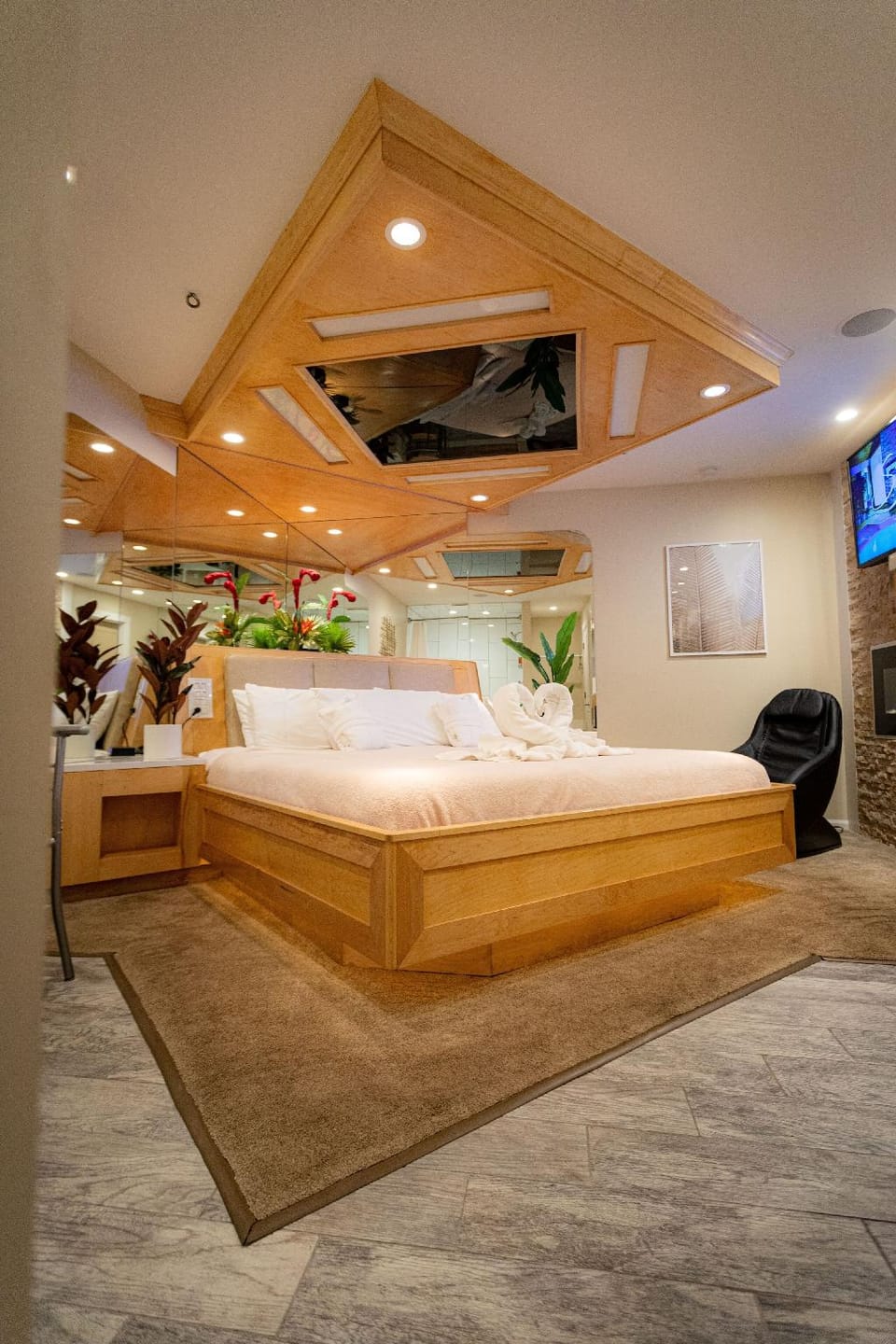 Sybaris Pool Suites Hotel in Downers Grove