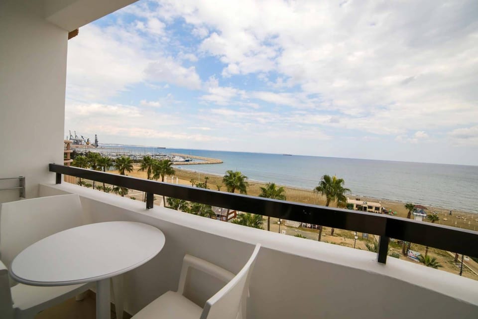 Les Palmiers Beach Hotel Hotel in Larnaca