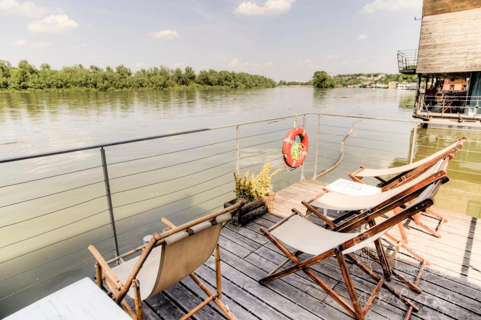 ArkaBarka Floating Hostel Hostel in Belgrade