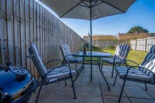 Johnnys Cove - 2 Bedroom Holiday Home - New Hedges Hotel in Saundersfoot