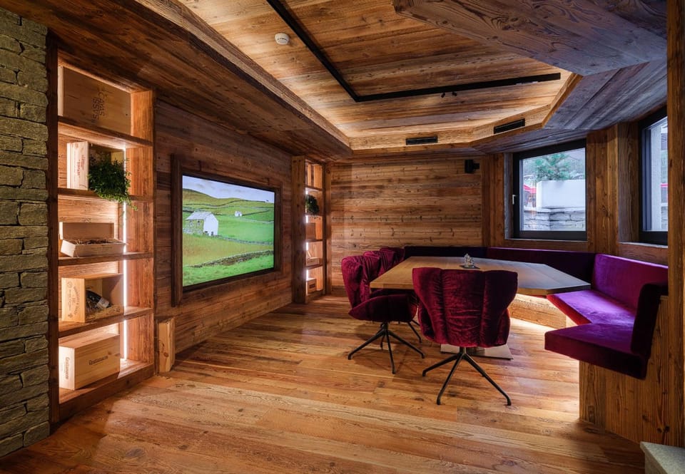 Hotel La Reserve Inn in Canton of Valais