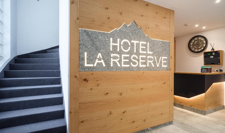 Hotel La Reserve Inn in Canton of Valais