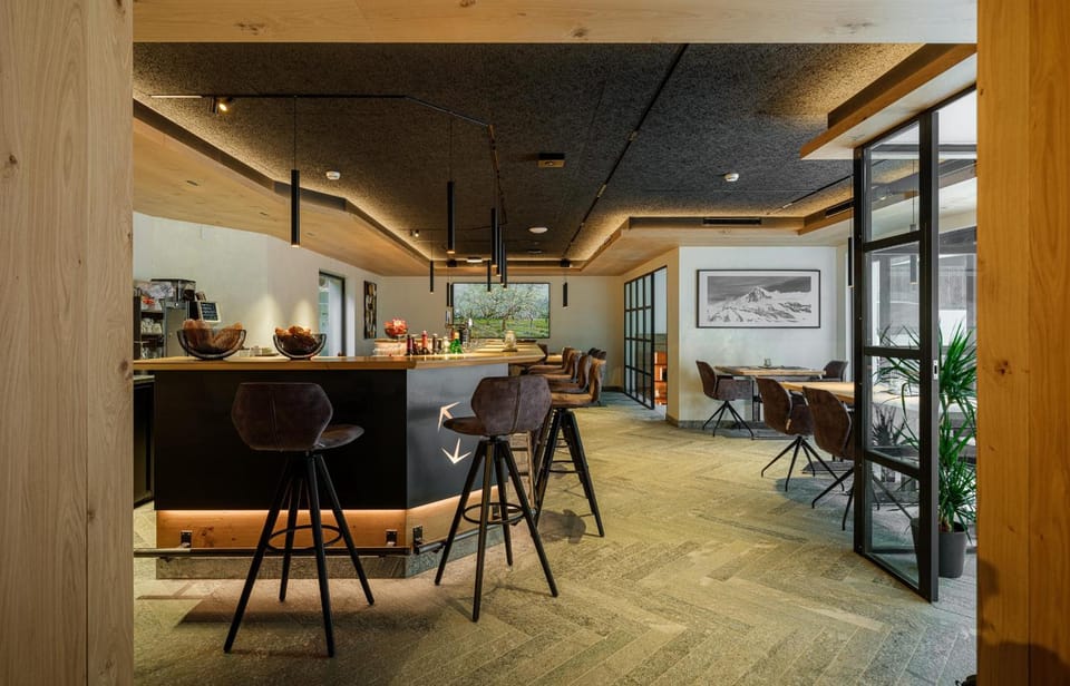 Hotel La Reserve Inn in Canton of Valais