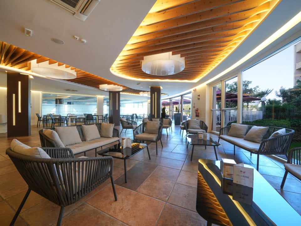 Club Esse Roccaruja Hotel in Stintino