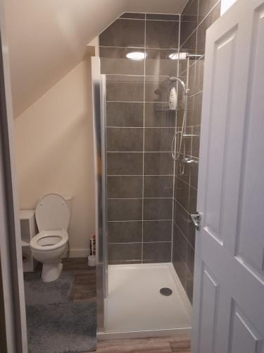 Spacious Ensuite King Room Private Neighbourhood Free Parking Space Hotel in Oldham