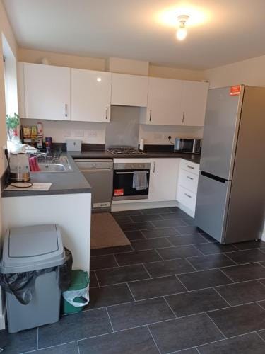 Spacious Ensuite King Room Private Neighbourhood Free Parking Space Hotel in Oldham