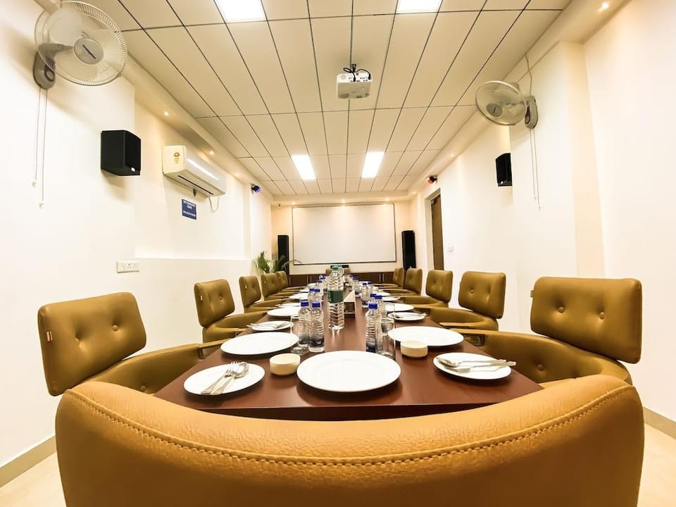 Sky Suites Huda City Center Hotel in Gurugram