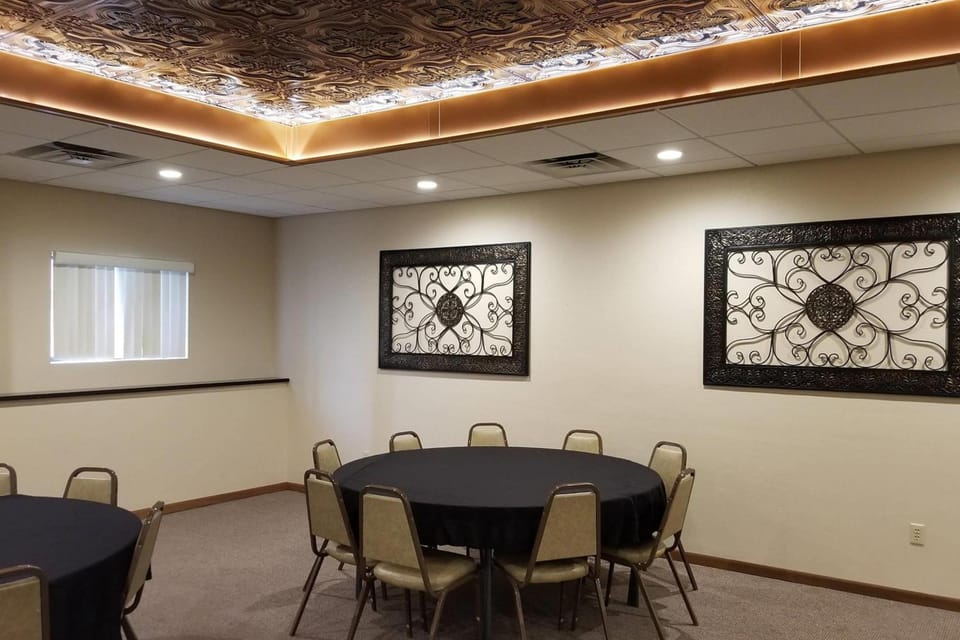 Econo Lodge Valley City Hotel in North Dakota