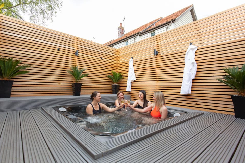 The Railway Hotel by Barefoot Retreats Hotel in North Norfolk District