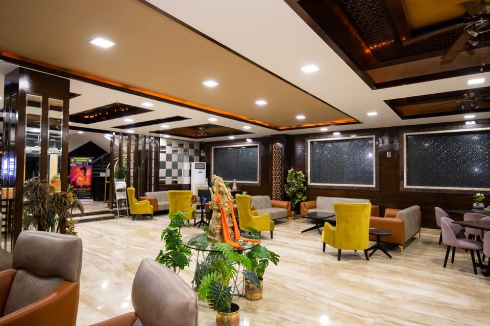 Shared lounge/TV area