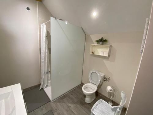 Chambre privative chez Toutoune Hotel in Jura