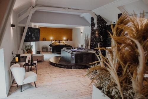 Quinze suites et wellness de luxe Hotel in Dinant
