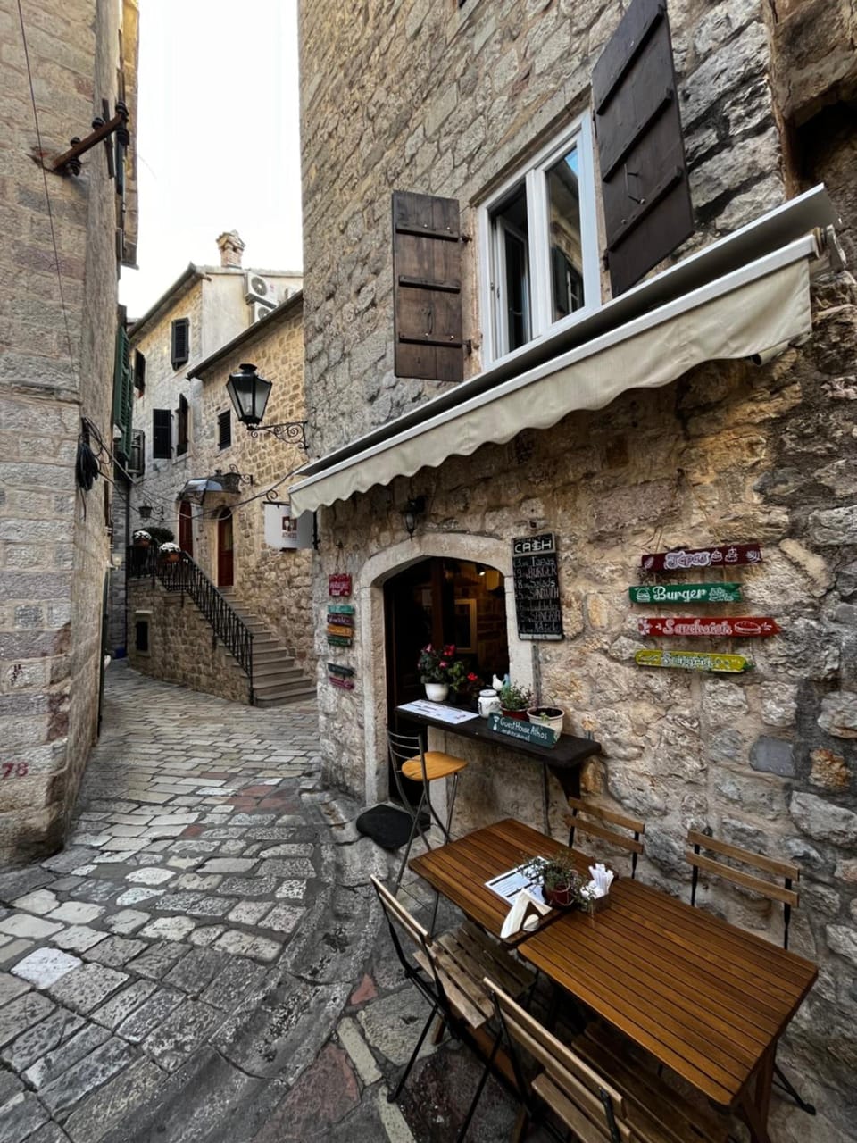 Puerta Apartments Hotel in Kotor