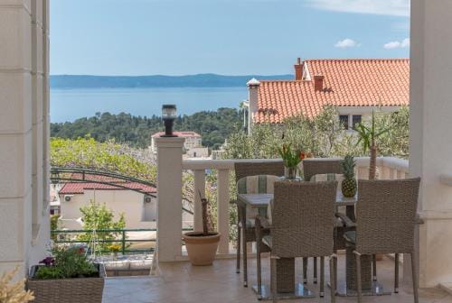 Villa Bozica - sea view stone villa with free parking Hotel in Makarska