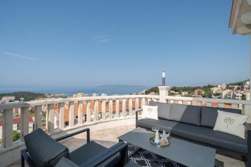 Villa Bozica - sea view stone villa with free parking Hotel in Makarska