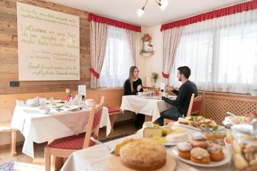 Les Gomines BB***** Hotel in San Vigilio di Marebbe