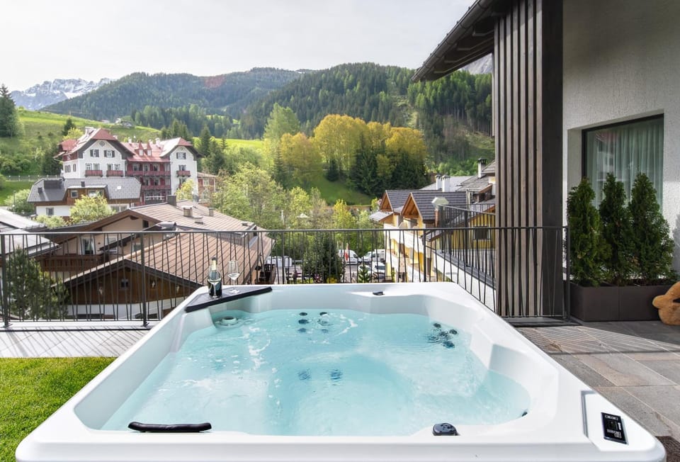 Anna Lodges Dolomites Hotel in Sëlva