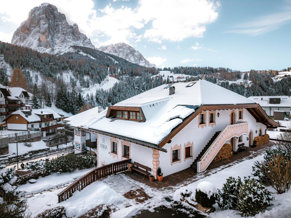 Anna Lodges Dolomites Hotel in Sëlva