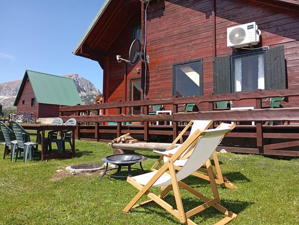 Boskovica Brvnare Hotel in Montenegro