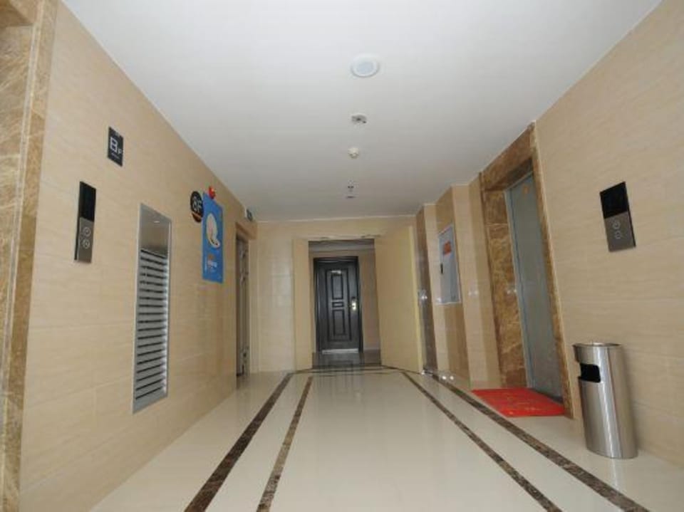 Super 8 Hotel Chengdu North Railway Wukuaishi Metro Station Hotel in Chengdu
