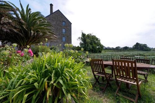LE MOULIN DU COUFFON Hotel in Kerlouan