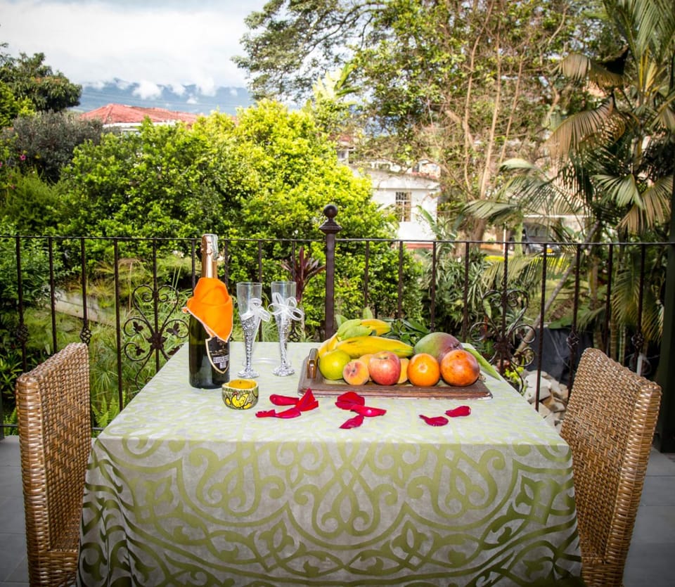 POSADA LAS BROMELIAS Hotel in Cundinamarca, Colombia