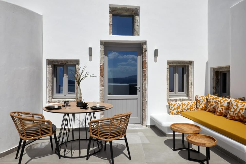 Allure Breeze Suites Hotel in Oia