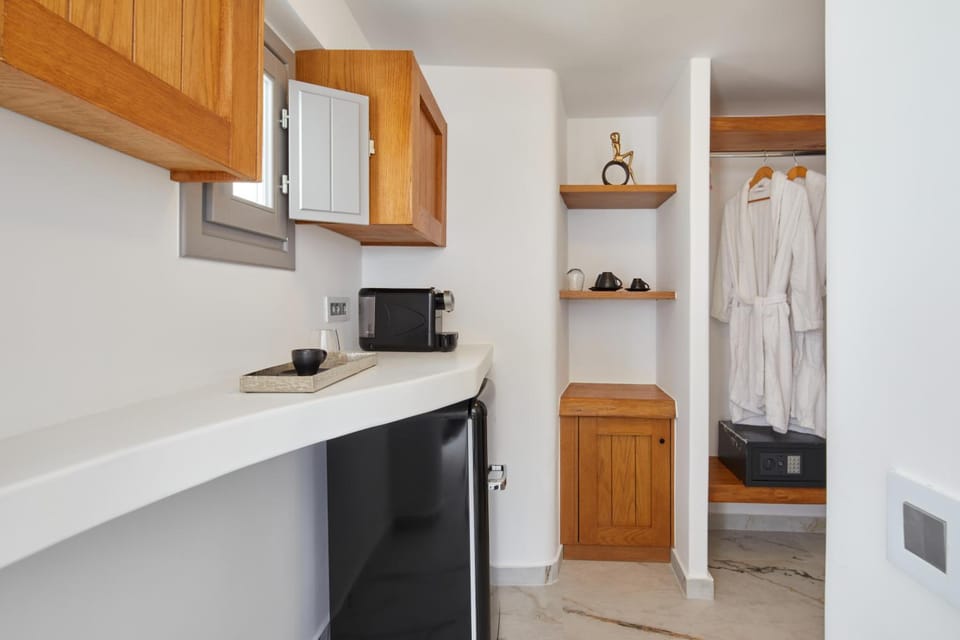 Allure Breeze Suites Hotel in Oia