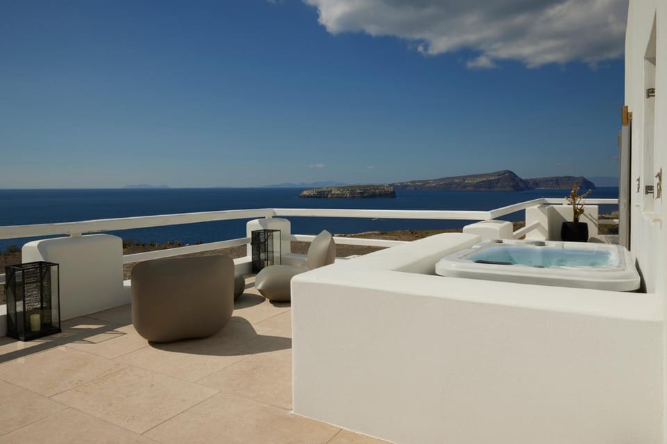 Absolute Paradise Santorini Hotel in Santorini