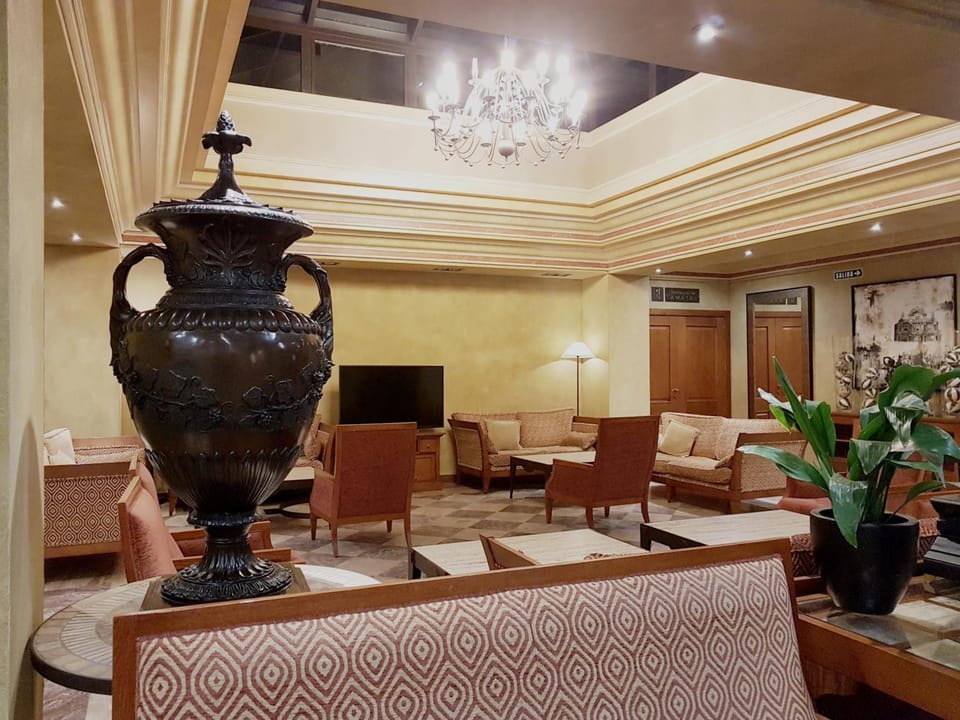 Shared lounge/TV area