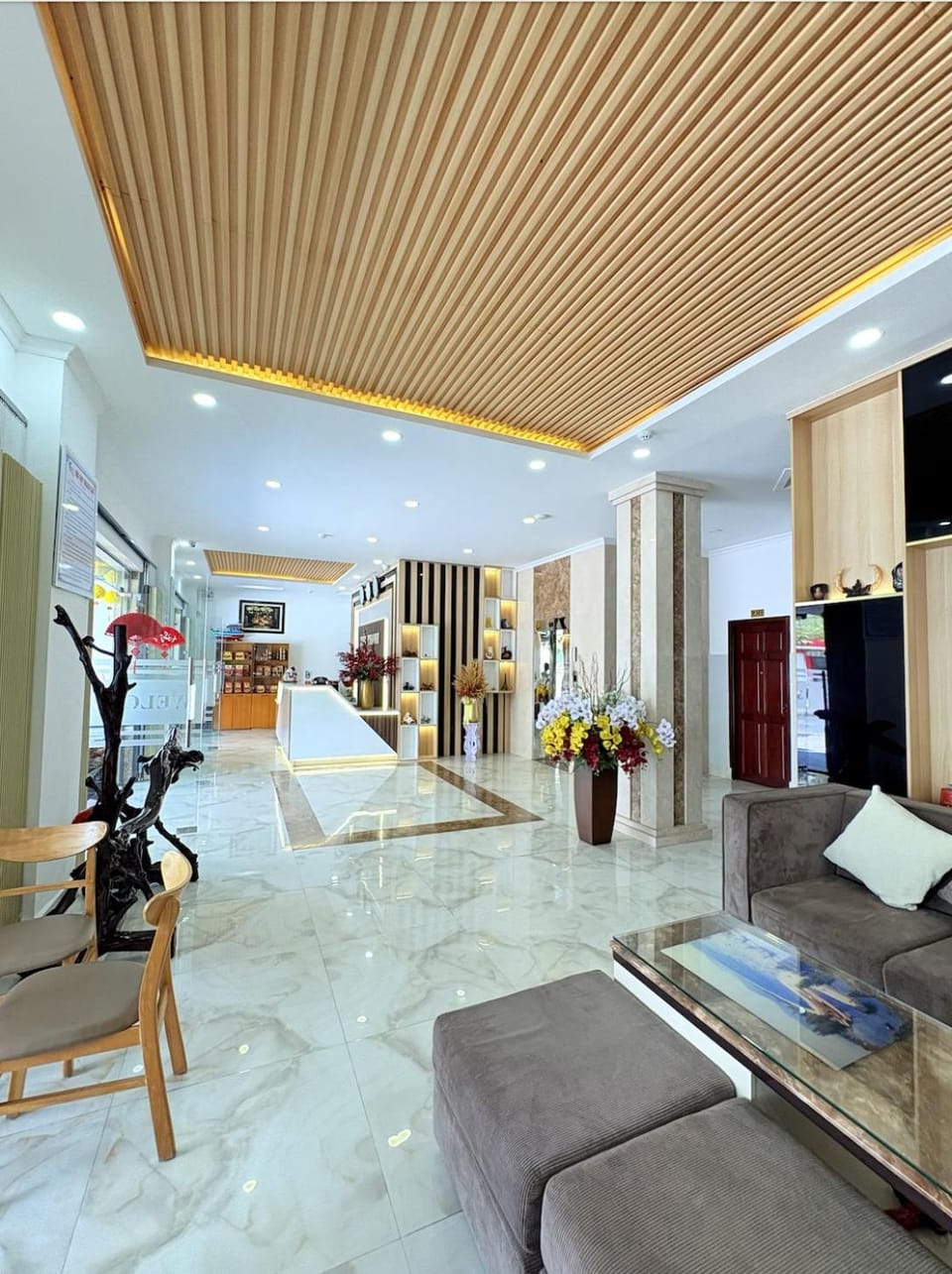 Shared lounge/TV area