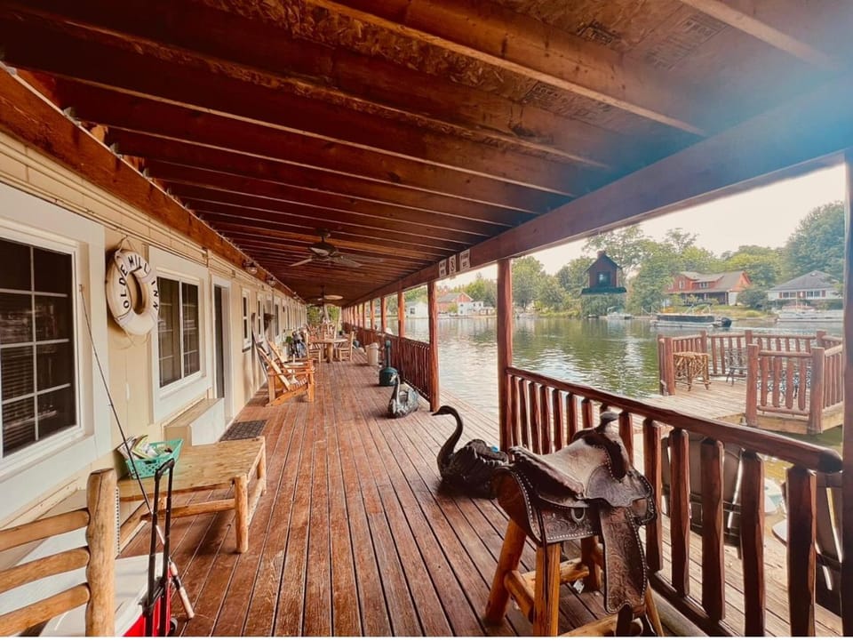 Olde Mill Inn of Clarkston Hotel in Waterford Township